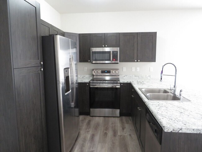 Photo - 4646 Wharf Point