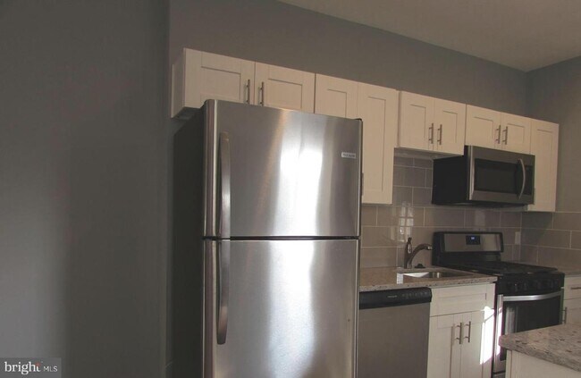 Photo - 2735 Chesterfield Ave