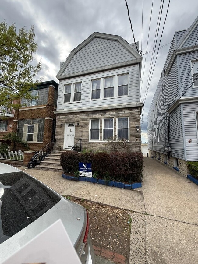 Building Photo - 177 Columbia Ave Unit 2