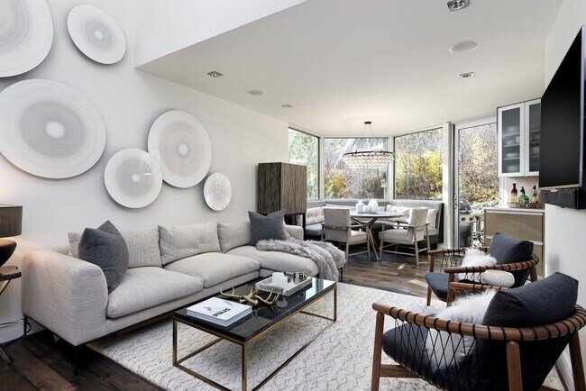 Photo - 315 W Hyman Ave