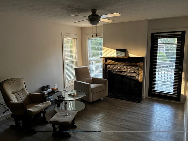 Building Photo - 321 Holcombs Pond Ct Unit Broadleaf at Holcombs