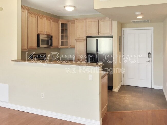 Photo - 2700 E Cherry Creek S Dr Unidad 314
