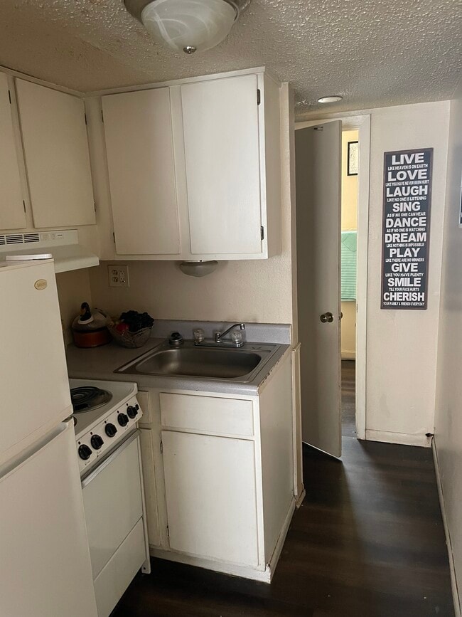 Photo - Courtyard Apartments