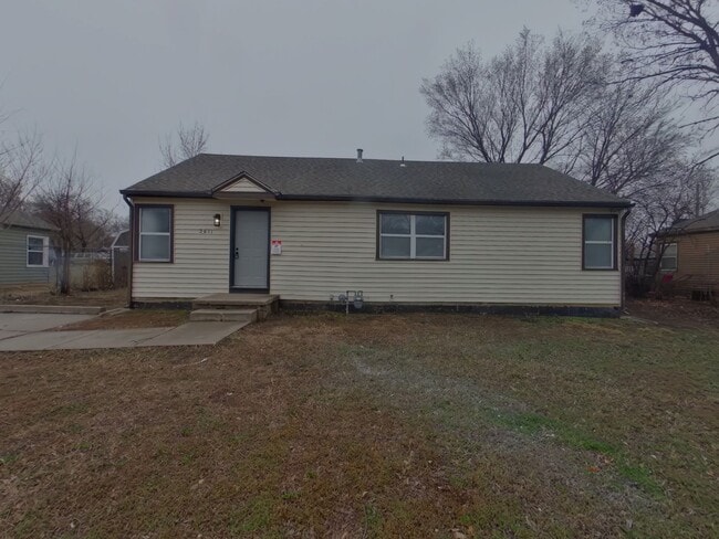 Building Photo - 2611 E Shadybrook Ln