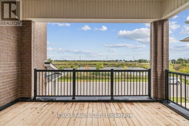 Photo - 925 Hickory Cres