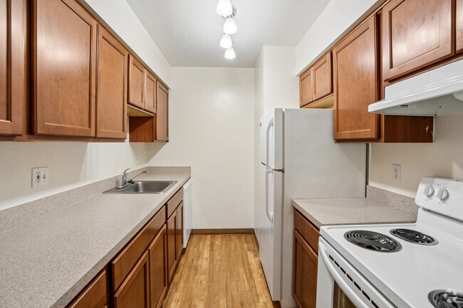 2BR, 1BA - 830SF - Kitchen