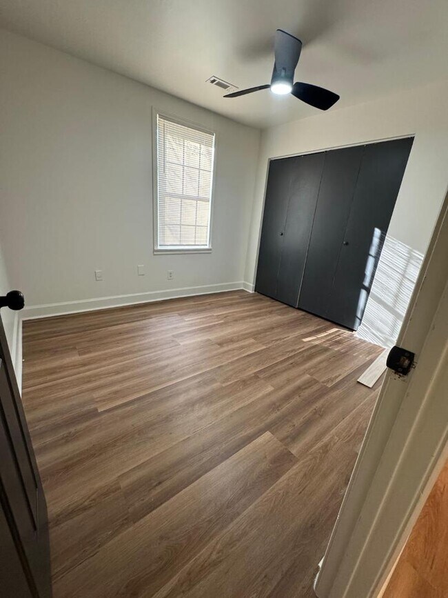 Photo - 390 Cologne Dr SE