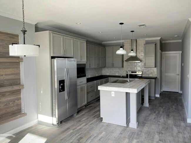 Photo - 5892 Mora Pl