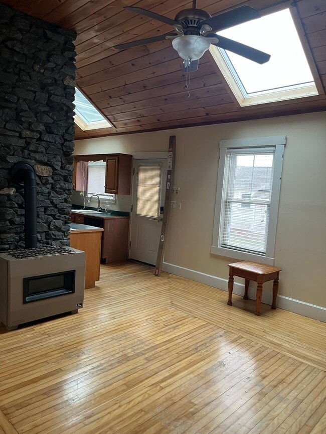 Photo - Sunny 2 Br / 1 BA Apartment in quiet area of Middleboro
