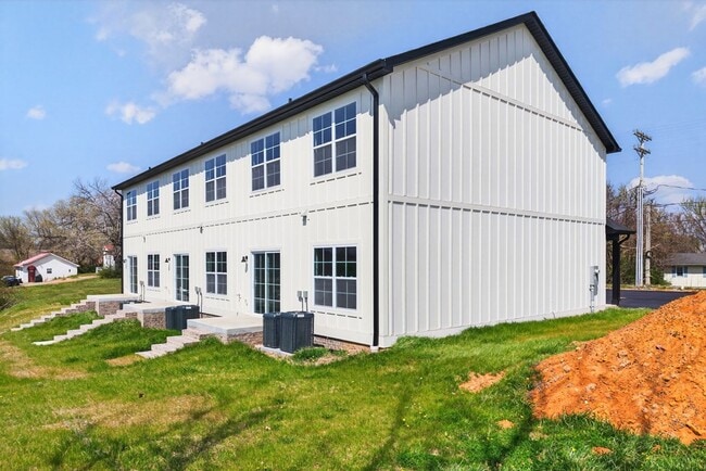 Photo - 212 W Jere Whitson Rd