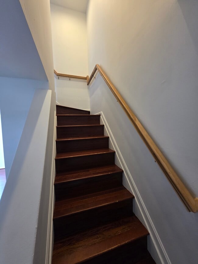 Photo - 406 Knollwood Ct