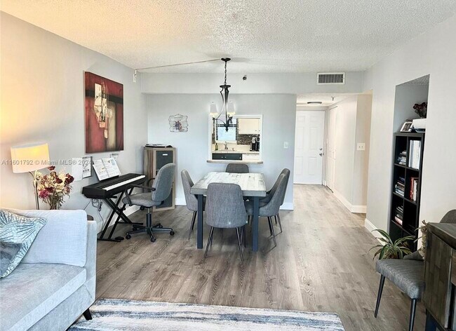 Photo - 9235 SW 8th St Unit 507