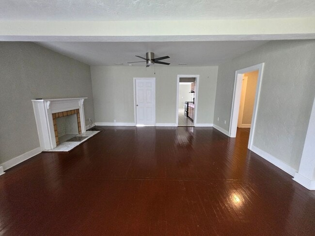 Photo - AVAILABLE NOW - Charming 3 Bed / 2 Bath Ho...