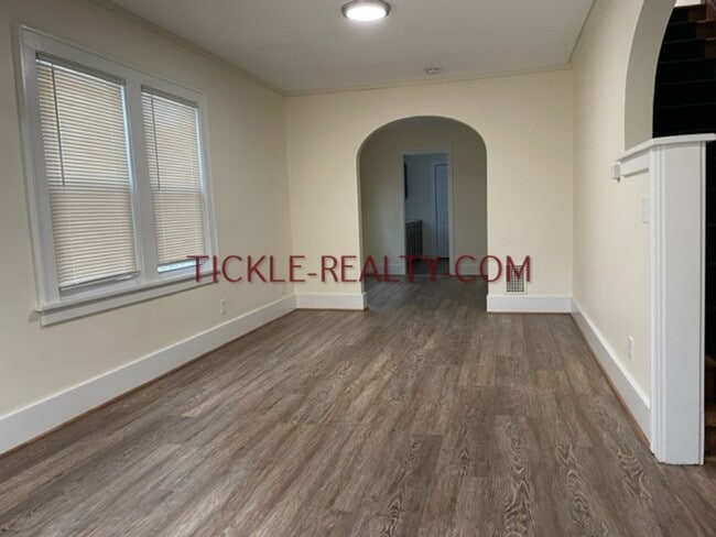 Building Photo - 253-255 Rocket St Unit 255