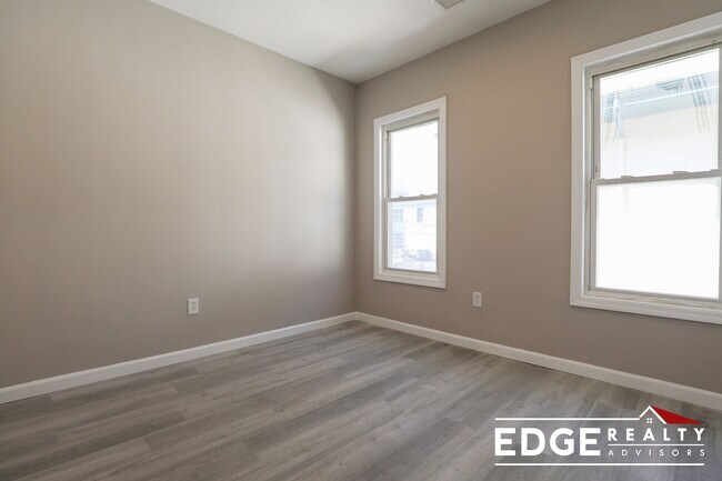 Photo - 44 Long Ave Unit 2