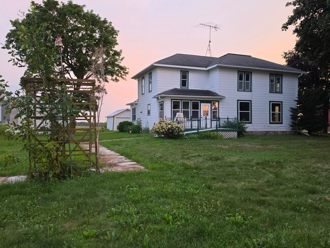 Building Photo - W11819 Moriah Rd