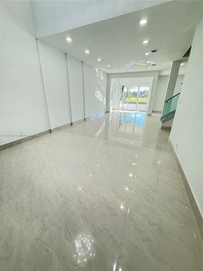 Photo - 5085 SW 37th Ave