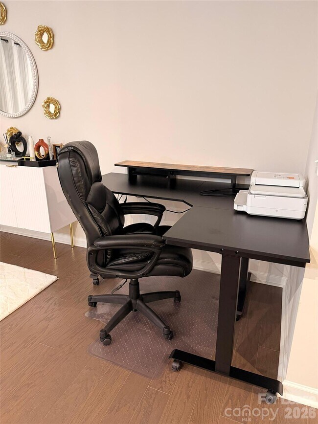 Photo - 7018 Fairmile Run