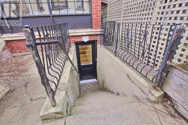 1201 Dovercourt Rd
