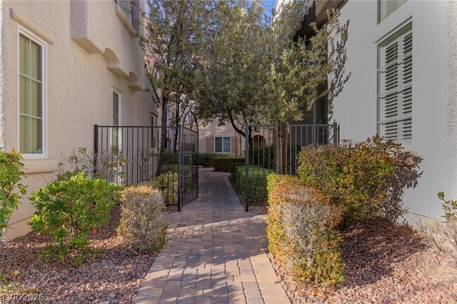 Photo - 1929 Granemore St