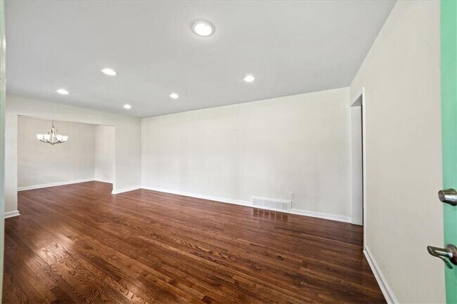 Photo - 2038 S Akin Dr