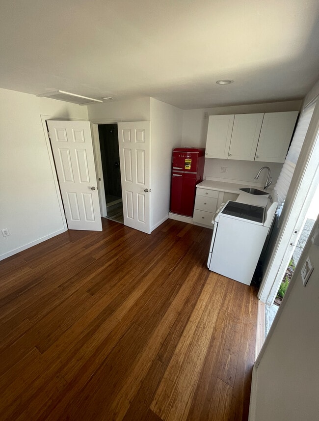 Photo - 4520 Burlington Ave N