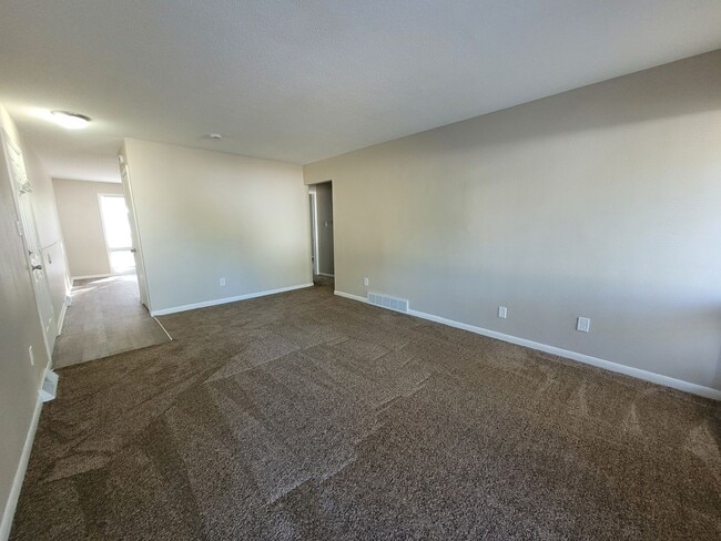 Photo - 4613-4615 Southeast 3rd Court Unidad 4613 Southeast 3rd Court