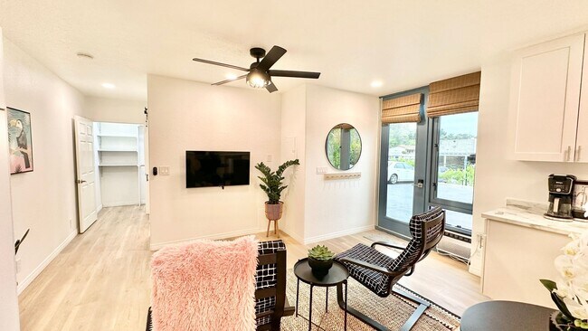 Photo - Beautiful Newer Remodeled Studio Unit in H...