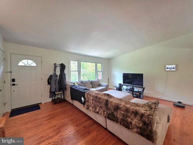Building Photo - 8300 Beech Tree Rd