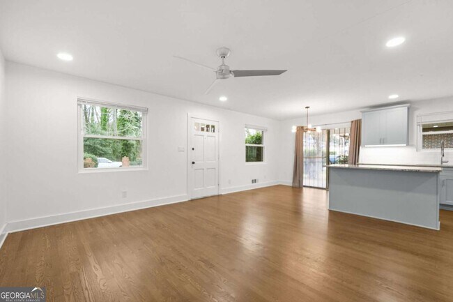 Photo - 1949 Handley Ave SW