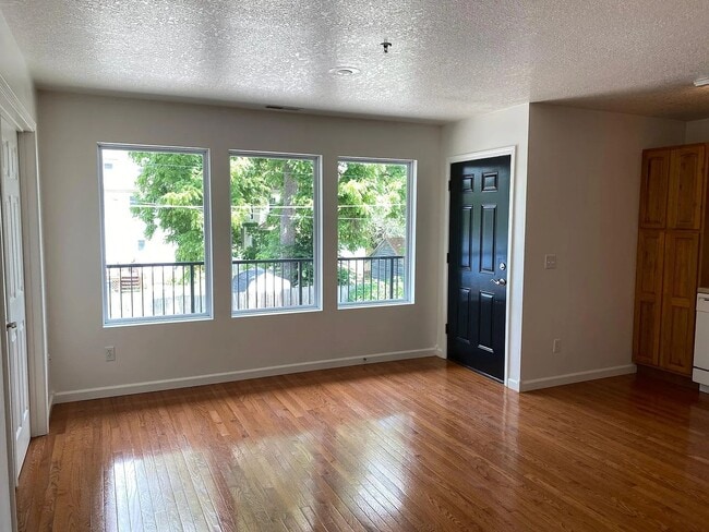 Photo - 411 E Scott St Unit 411 EAST SCOTT APT B