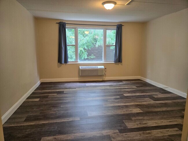Building Photo - 685 Prospect Ave Unit 2B