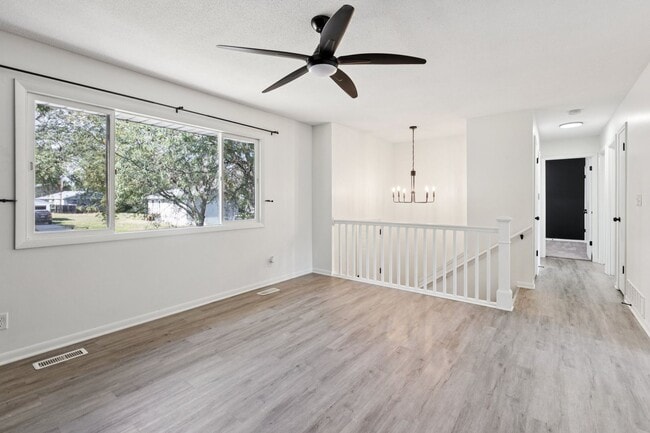 Photo - Updated Lincoln 3 Bedroom!!