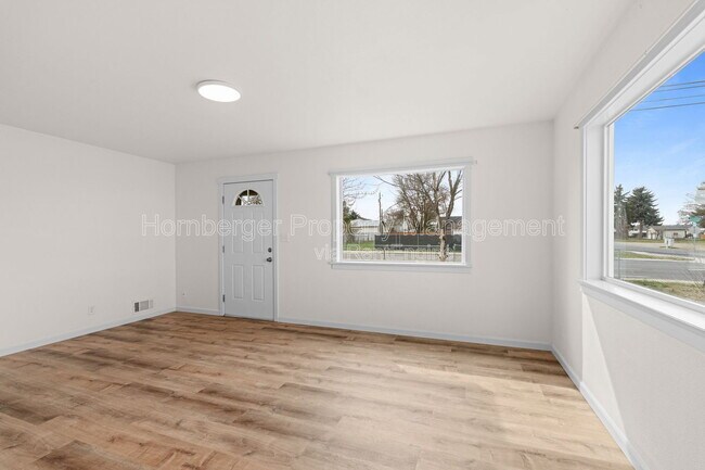 Photo - 6950 N Crestline St