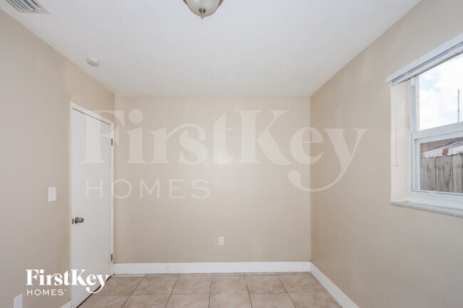 Photo - 1000 N 71st Ave