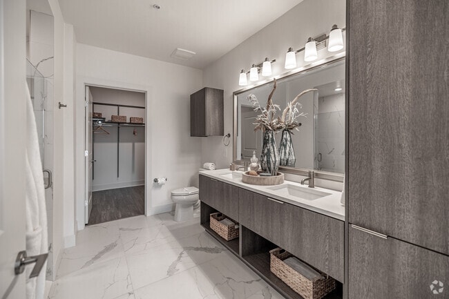 2BR, 2BA - 1147SF - Primary Bathroom