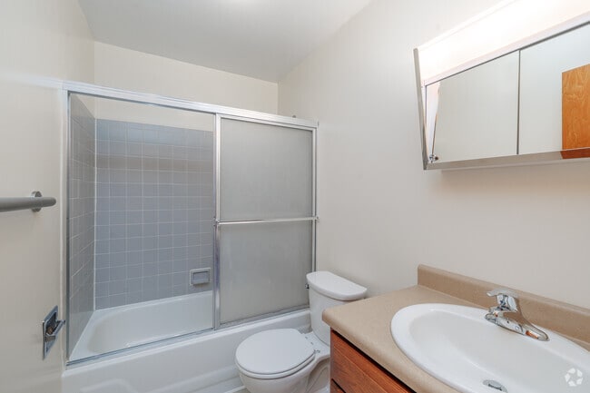 2BR, 1BA - 834SF - Bathroom