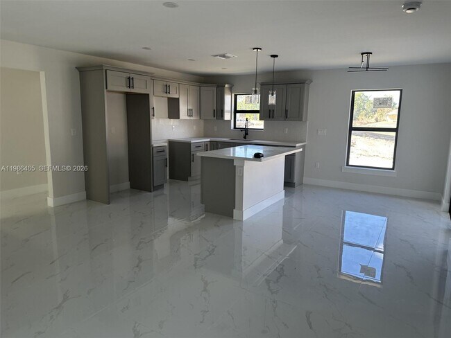 Photo - 712 Euston Ave S