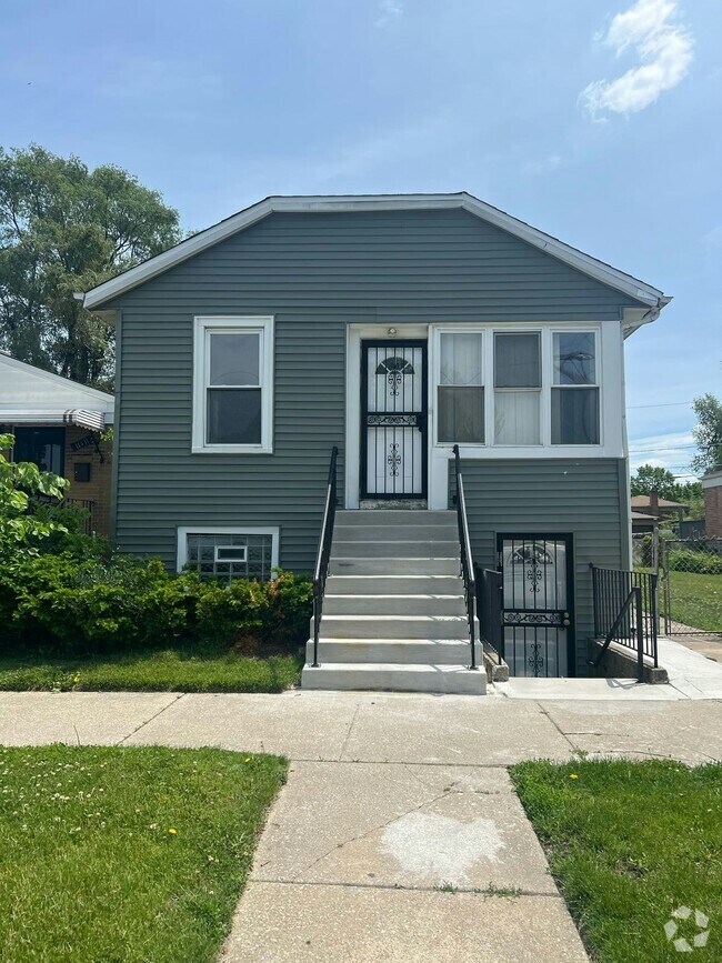Building Photo - 11415 S Elizabeth St Unit Main Rental