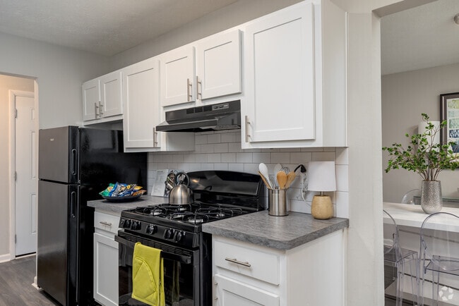 2BR, 2BA - 1,104SF - Renovated - Kitchen