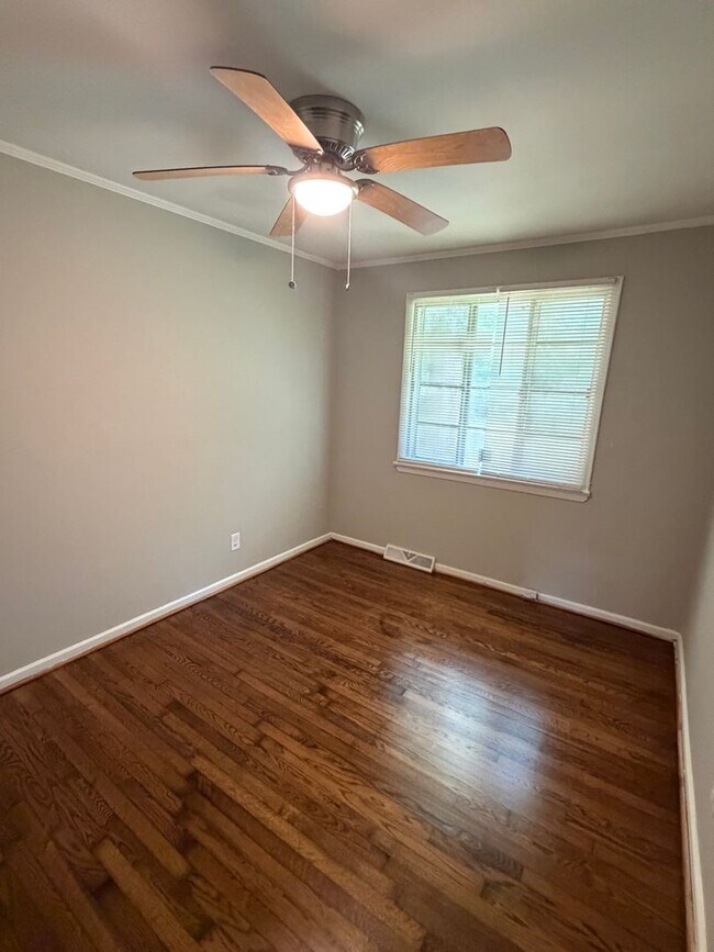 Photo - 3234 Marlborough Rd