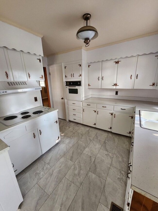 Photo - 3-Bedroom Home in Sparta with Hardwood Floors, Carport & Covered Porches