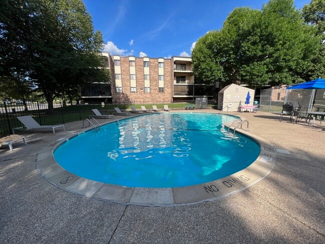 Building Photo - 10441 Greenbrier Rd Unit 10441 Greenbrier Rd Rental