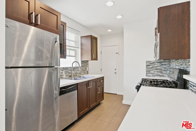 Photo - 1335 S Roxbury Dr Unidad 1337 1/2