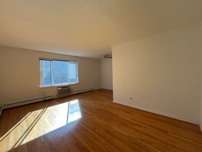 Photo - 525 W Melrose St Unit 406