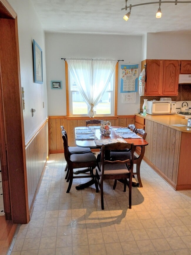 Photo - 1163 Keezletown Rd