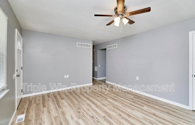 Photo - 2325 Golfway St