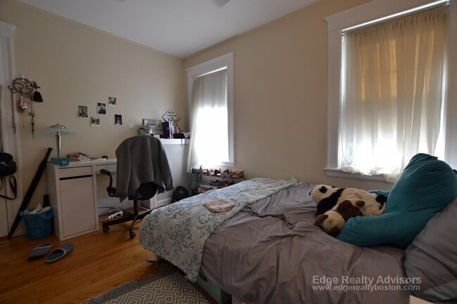 22 Lyne Rd Unit 1