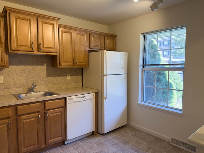 Photo - 64 Ramsgate Ln