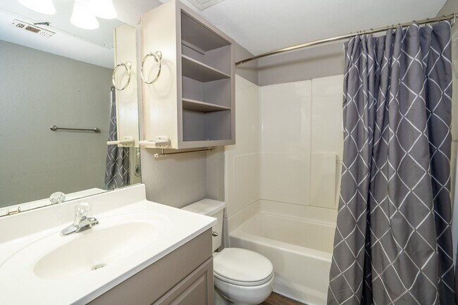 Photo - Cozy, Fully Updated, and Beautiful 2 Bed 2 Bath!!!